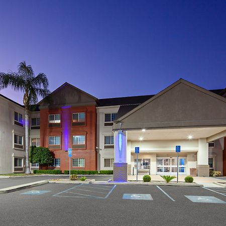 Holiday Inn Express & Suites - Tulare By Ihg Exterior foto