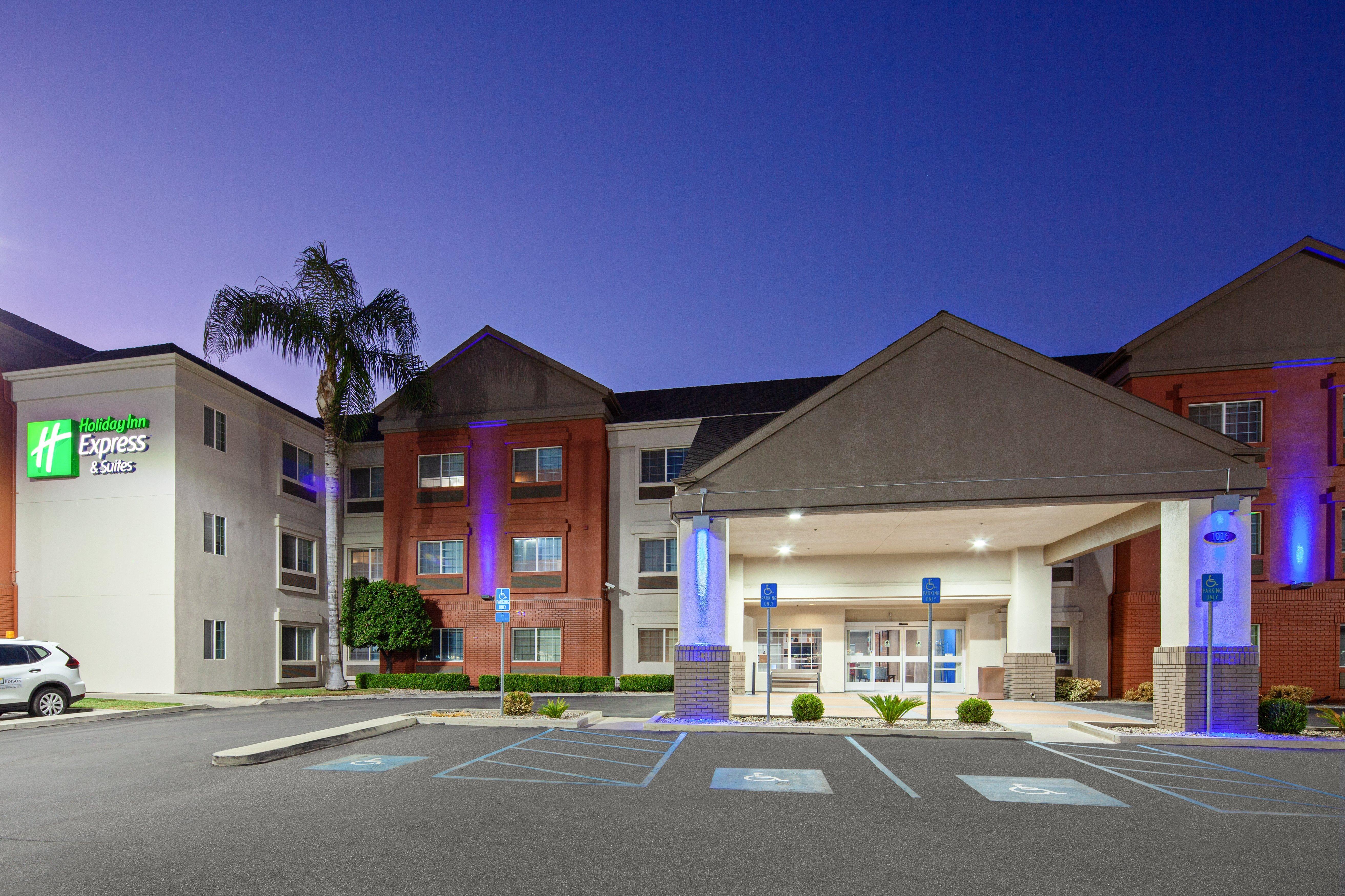 Holiday Inn Express & Suites - Tulare By Ihg Exterior foto